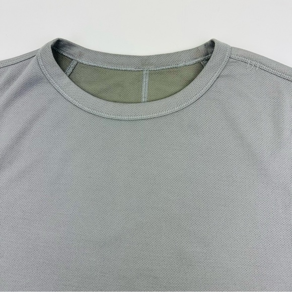 Lululemon Confluence Short Sleeve Crewneck Heavyweight Tee Silver Drop Grey - Picture 3 of 12